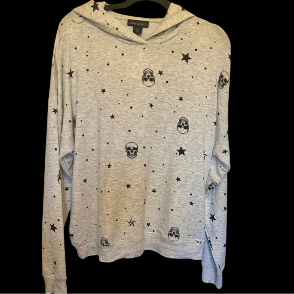 Cynthia Rowley Heather Gray Long Sleeve Top with Black Skull and Star Design